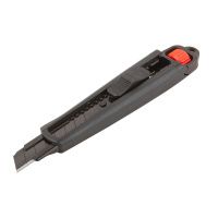 07FI7467 Нож технический 18 мм усиленный прорезиненный, дополнит. пластиковый прижим, черный, Профи